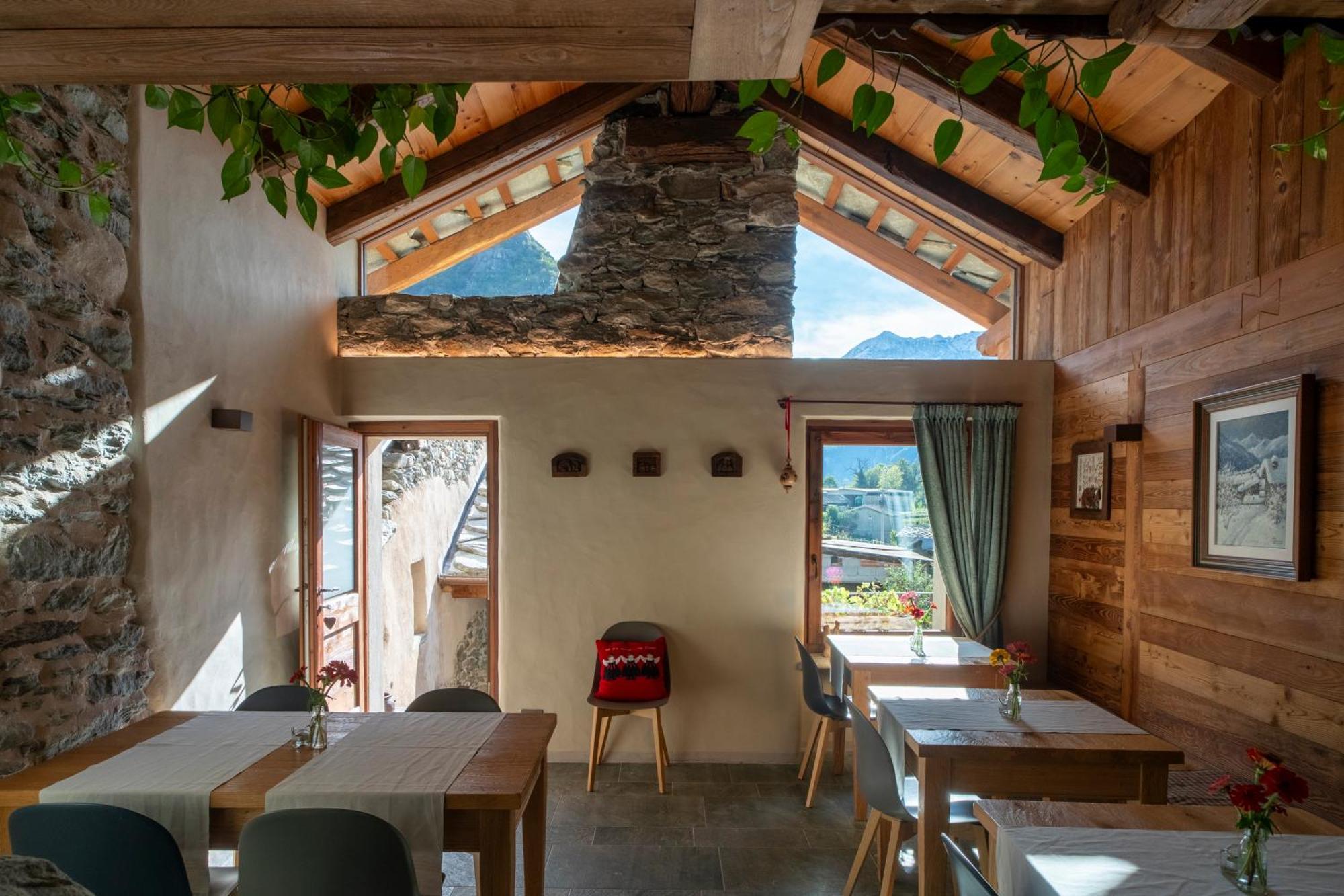 Au Coeur Du Village Chambres D'Hotes & Spa Arnad エクステリア 写真