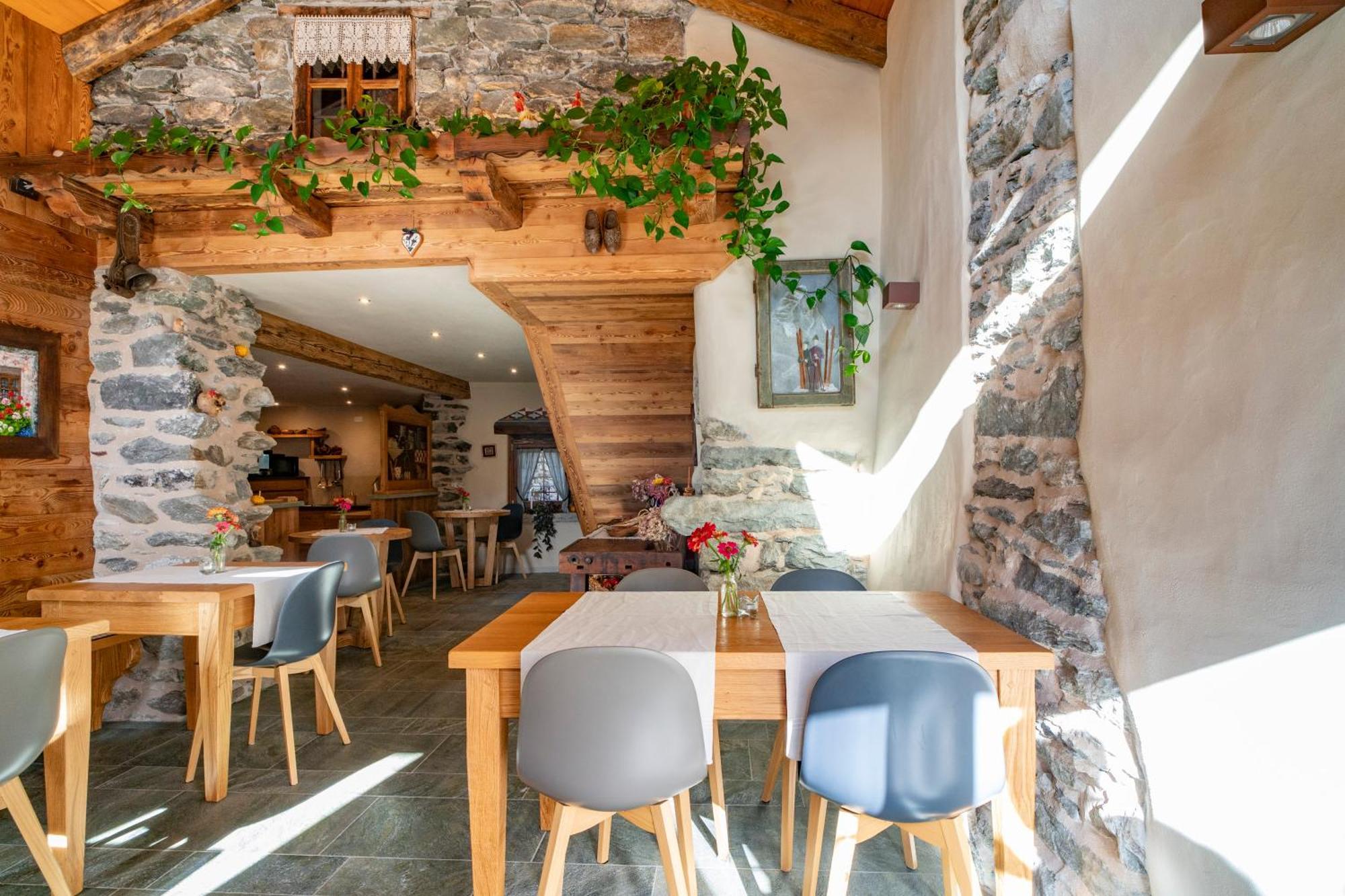 Au Coeur Du Village Chambres D'Hotes & Spa Arnad エクステリア 写真