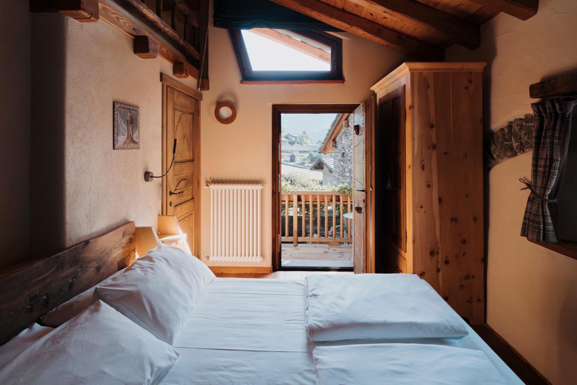 Au Coeur Du Village Chambres D'Hotes & Spa Arnad エクステリア 写真