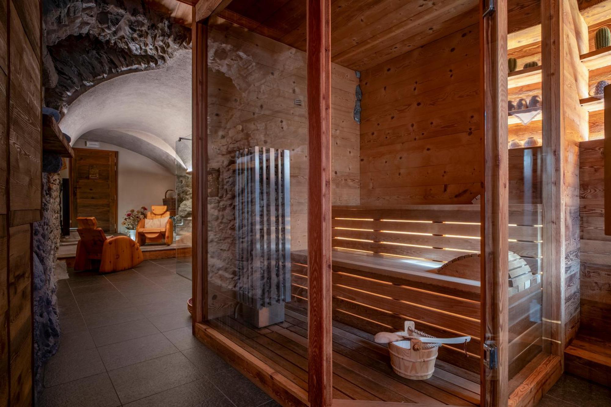 Au Coeur Du Village Chambres D'Hotes & Spa Arnad エクステリア 写真