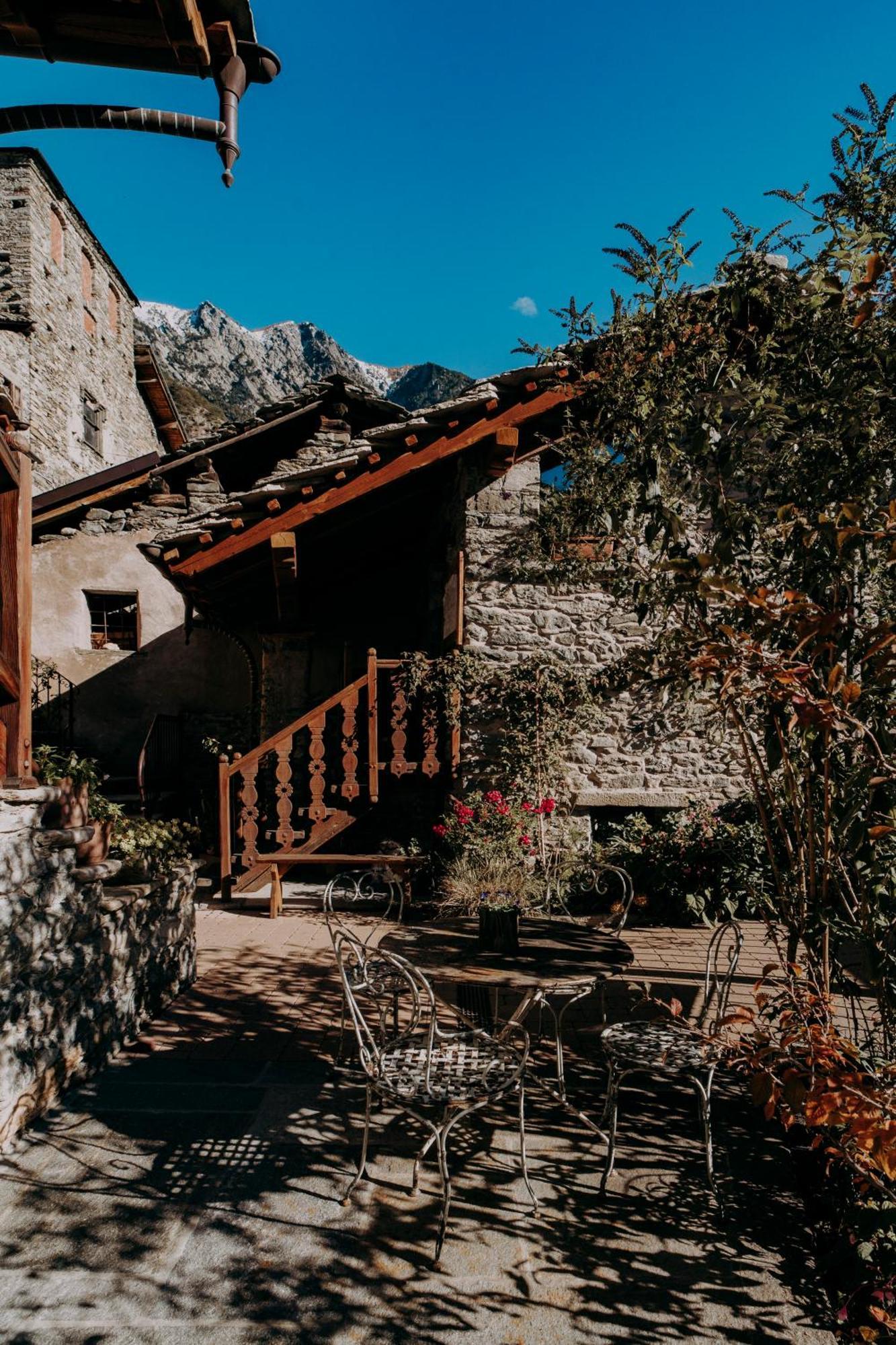 Au Coeur Du Village Chambres D'Hotes & Spa Arnad エクステリア 写真