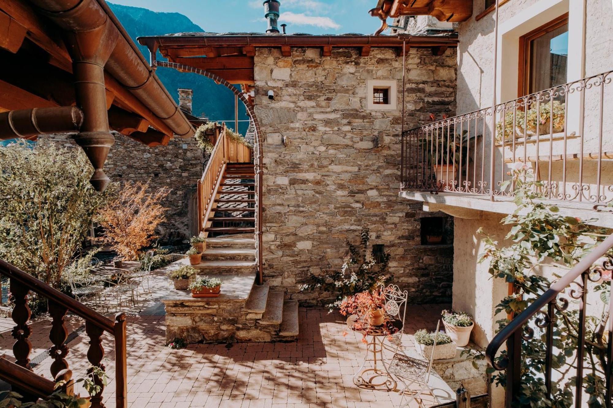 Au Coeur Du Village Chambres D'Hotes & Spa Arnad エクステリア 写真