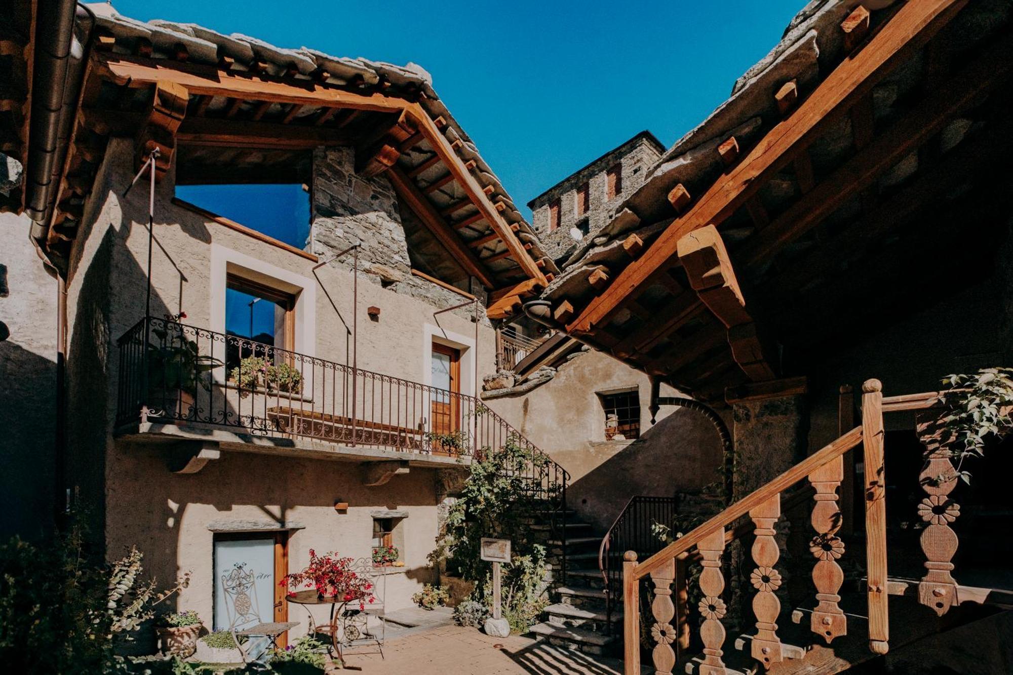 Au Coeur Du Village Chambres D'Hotes & Spa Arnad エクステリア 写真