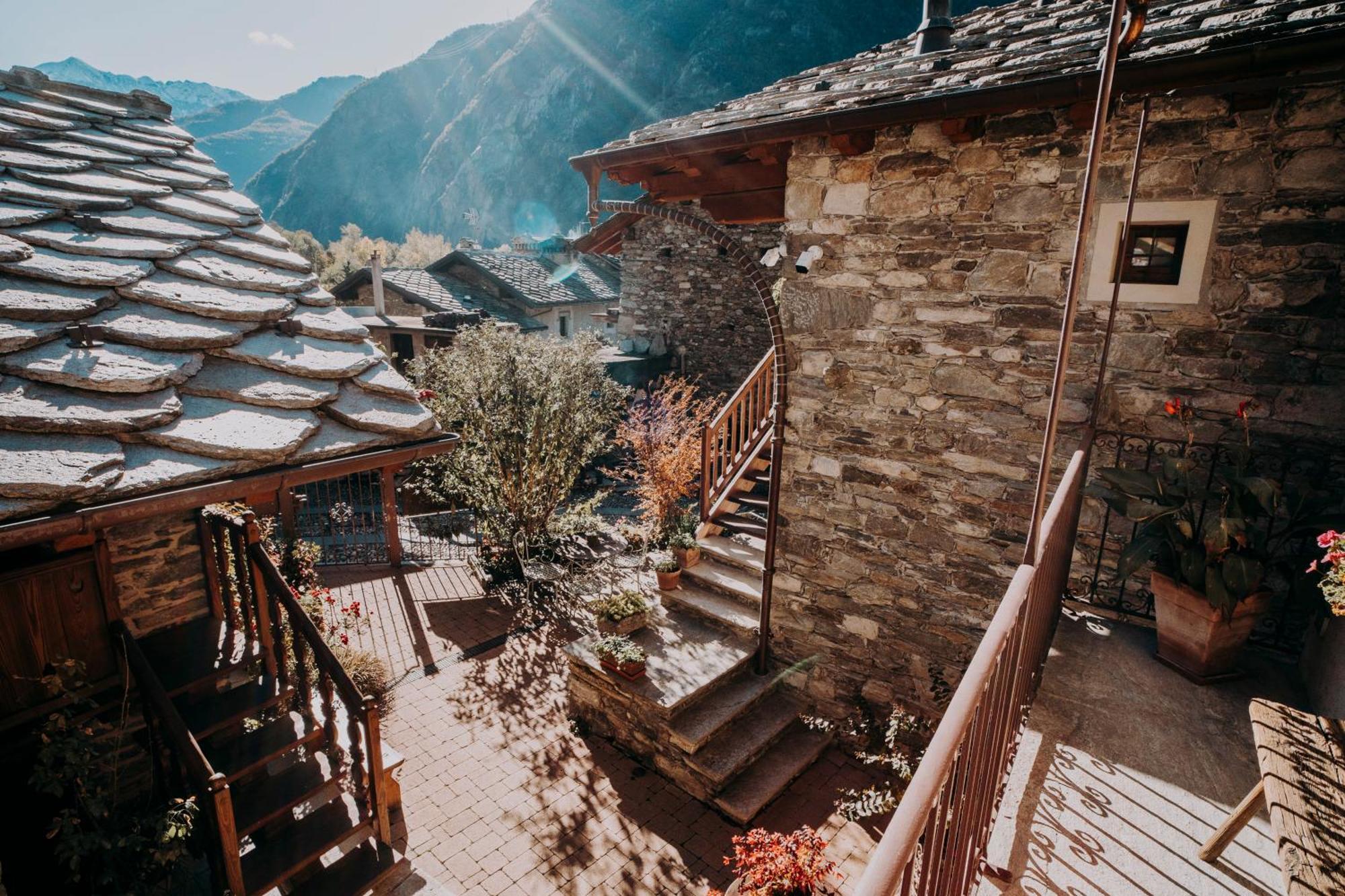 Au Coeur Du Village Chambres D'Hotes & Spa Arnad エクステリア 写真